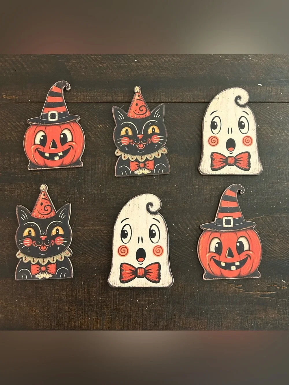 Vintage Wooden Halloween Tiered Tray Decor .